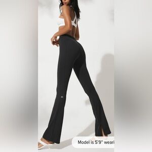 High weist Zip It Flare Alo Leggings  BNWT
